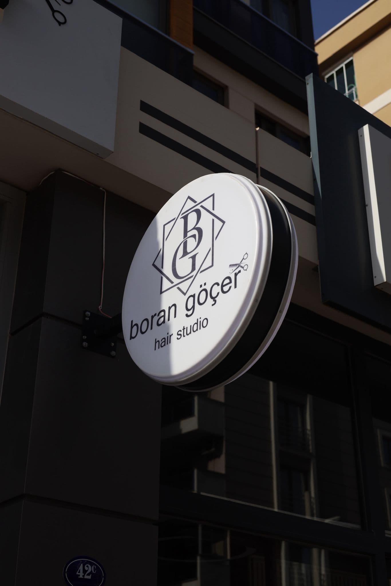 Boran Göçer Hair Studio Tabelası